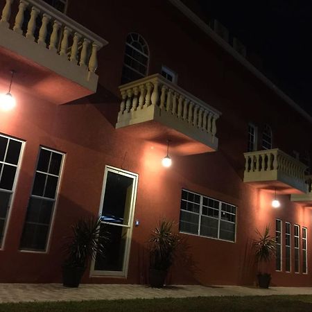 Montecristo Inn Piarco المظهر الخارجي الصورة