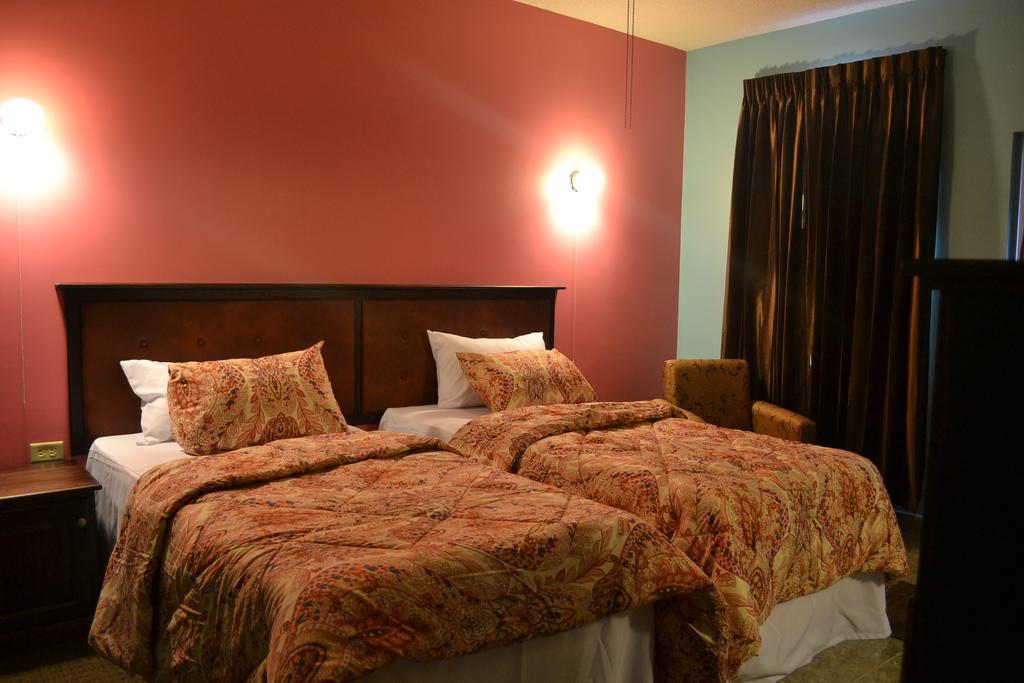 Montecristo Inn Piarco المظهر الخارجي الصورة