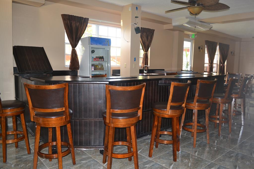 Montecristo Inn Piarco المظهر الخارجي الصورة