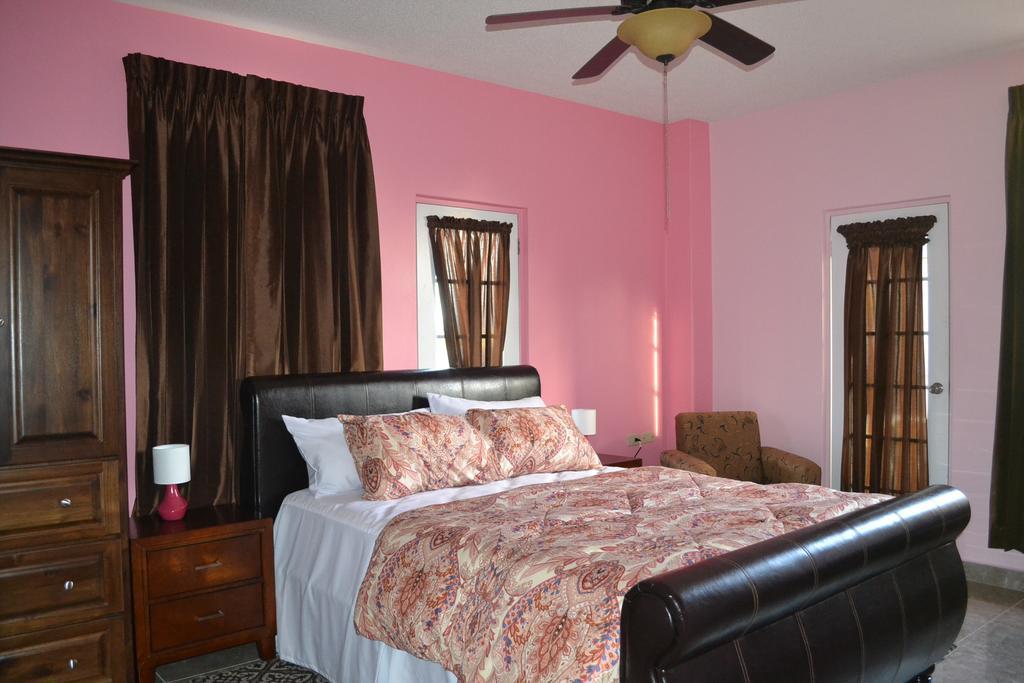 Montecristo Inn Piarco المظهر الخارجي الصورة