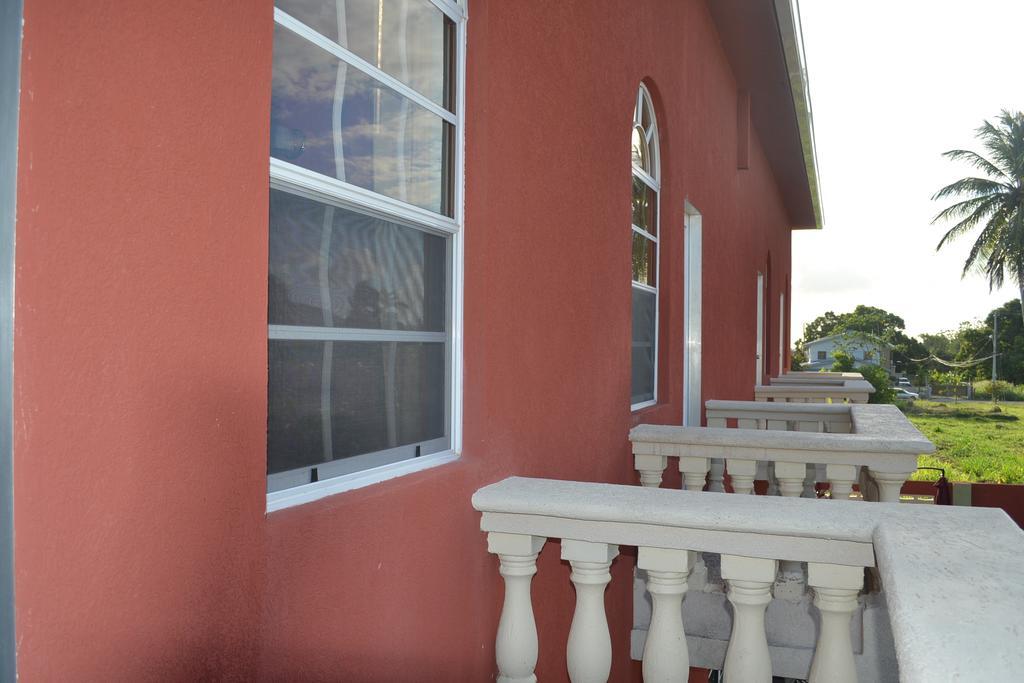 Montecristo Inn Piarco المظهر الخارجي الصورة