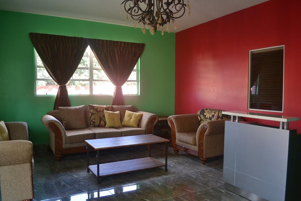 Montecristo Inn Piarco المظهر الخارجي الصورة