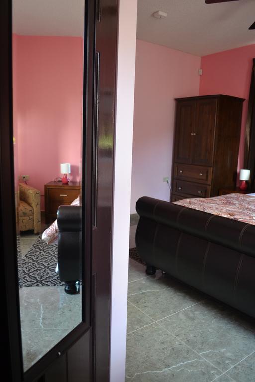Montecristo Inn Piarco المظهر الخارجي الصورة