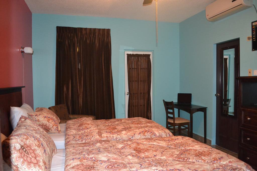 Montecristo Inn Piarco المظهر الخارجي الصورة