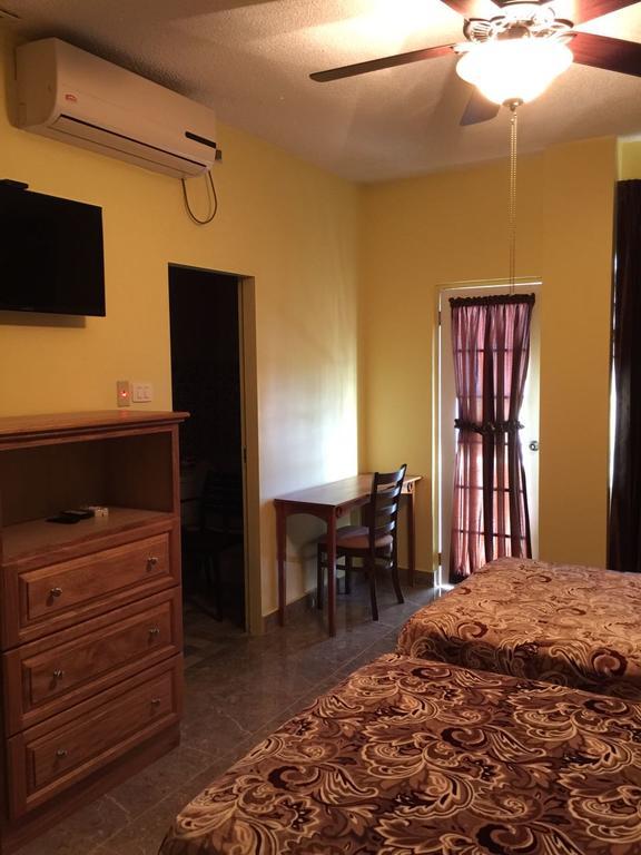 Montecristo Inn Piarco المظهر الخارجي الصورة