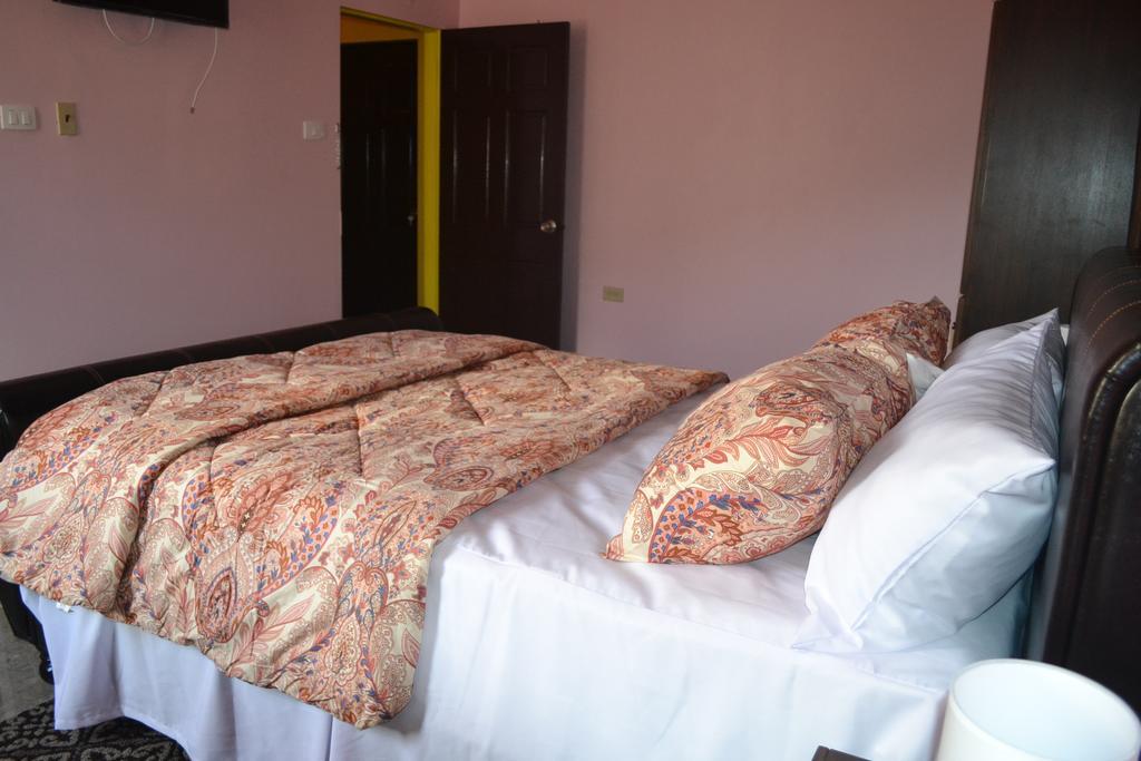 Montecristo Inn Piarco المظهر الخارجي الصورة
